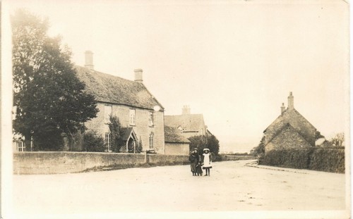 Churchill near kingham - churchill, &