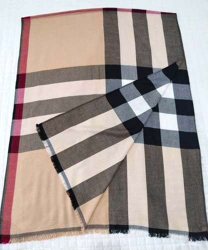 Authentic burberry big check - big,