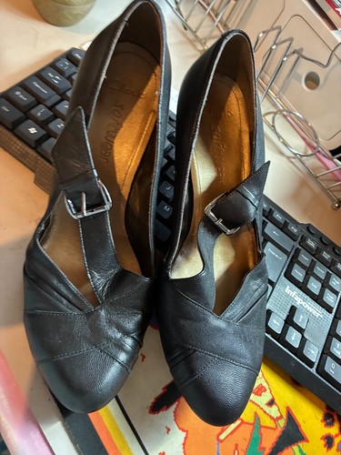 Clarks black leather crossed - black,