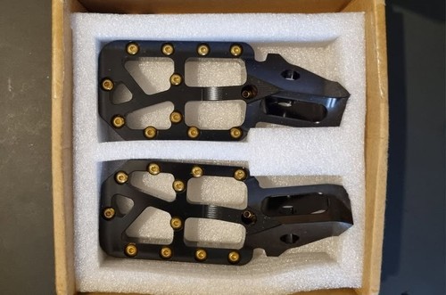 Wide foot pegs universal - foot,