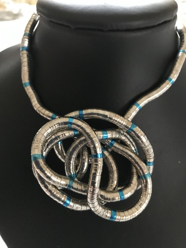 New necklace round bendy - new,