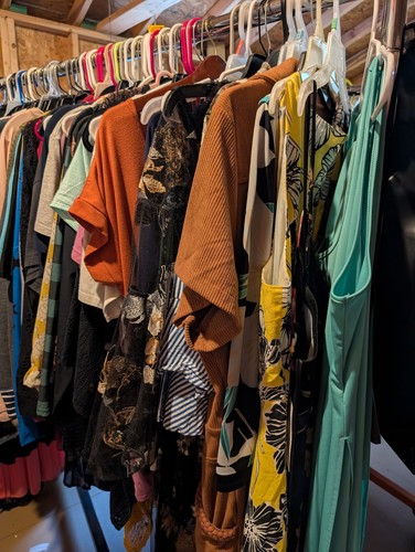 Bulk clothing reseller - clothing,,