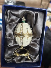 Atlas Editions - Decorative Egg - Nest of Pearls in original box With Gold Heart