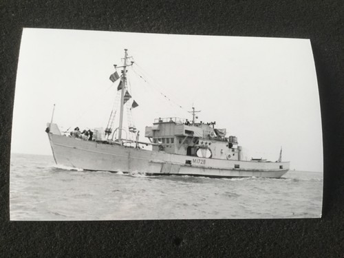 Hms curzon minesweeper - minesweeper,