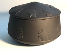 WEDGWOOD BLACK BASALT SHELL DESIGN LIDDED POT POURRI  IN EXCELLENT CONDITION