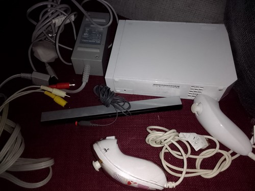 Nintendo wii white console - wii,