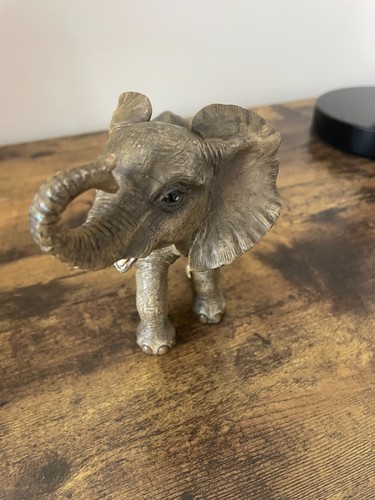 Out africa elephant - out, of