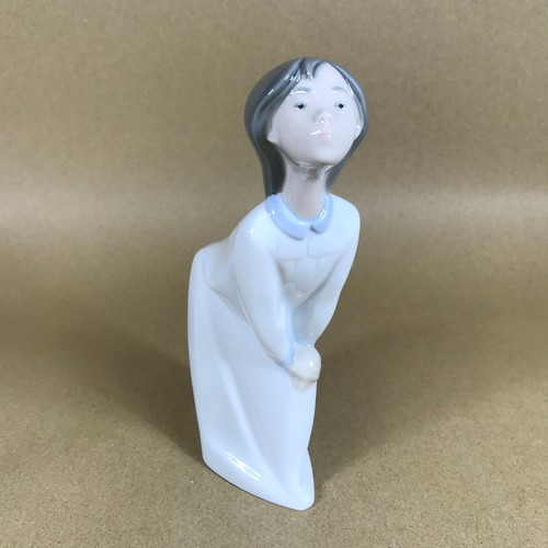 Lladro girl kissing - lladro,