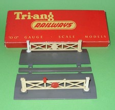 Tri-ang / R.176 Single Track Level Crossing / Boxed