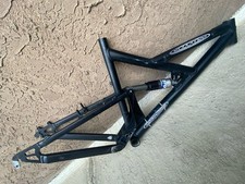 Medium Black Titus Loco-Moto