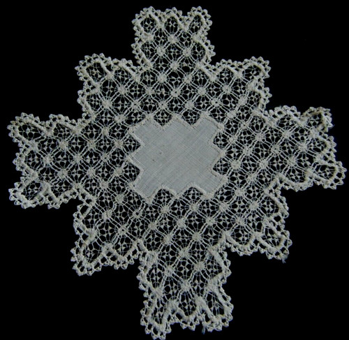 Antique 1900 doily unique - 1900,