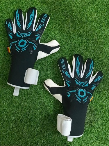 Goalkeeper gloves size and - goalkeeper,