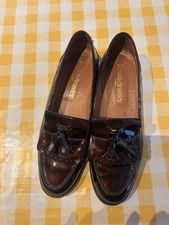 Russell and Bromley UK7