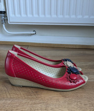 PRETTY PAVERS RED COMFORT