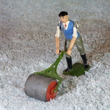Vintage 1930s Britains lead 1/32 toy figure man with garden roller MG052 (#R)
