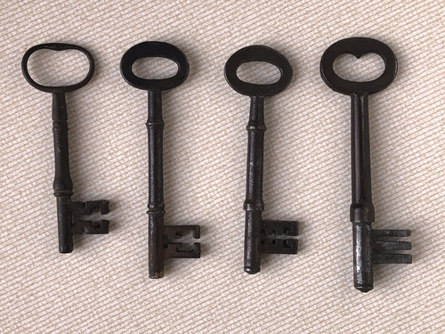 Large old iron antique keys - 4,