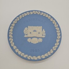 Wedgwood Blue Jasper Christmas 1981 Plate Marble Arch 21cm Edged with Holly