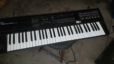 ROLAND D 10 SYNTHESIZER