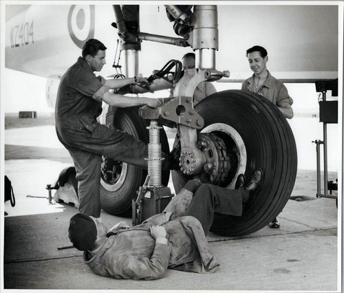 Vickers valiant wheel change - vickers,