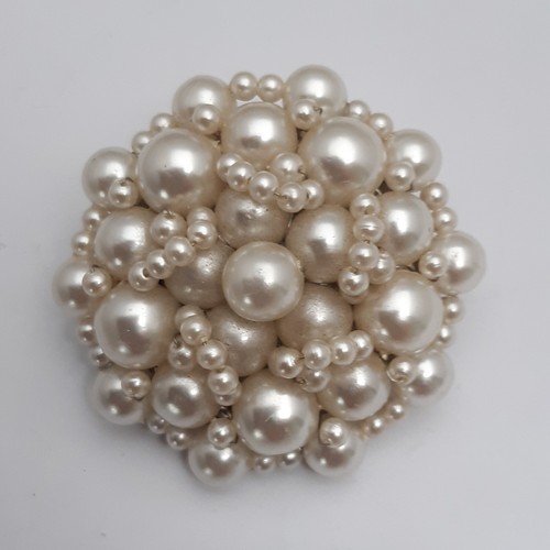 Vintage faux pearl cluster - vintage,