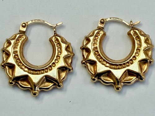 9ct yellow gold - “9ct,