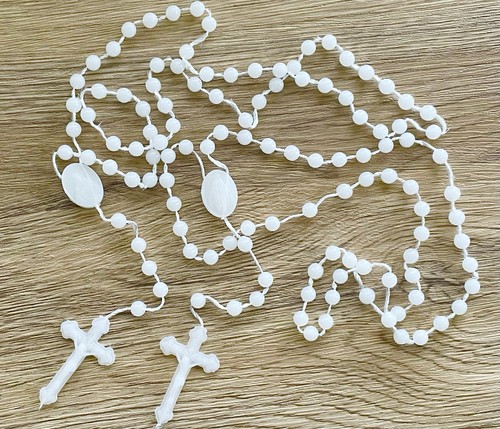 Sets white luminous glow in - white,