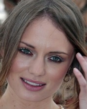 SEXY LAURA HADDOCK 8x10 PHOTO