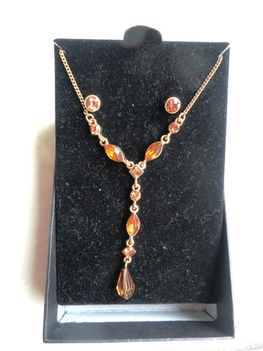 New s boxed jewellery - &,