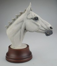 Richard Sefton Thoroughbred Head Bust Hand Painted & Crafted Country Artists QY7
