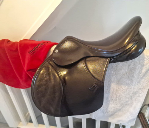 Thorowgood jump saddle - t8,