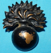 THE GRENADIER GUARDS BRITISH MILITARY CAP BADGE - LUGS - BLACKENED - GENUINE