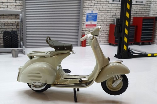 Vespa 150 1955 scale - 150, 1:18
