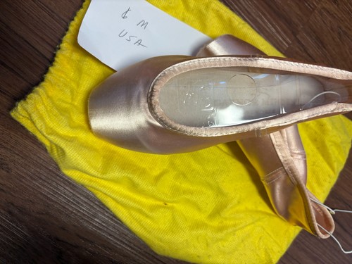 Gaynor minden pointe shoes - minden,