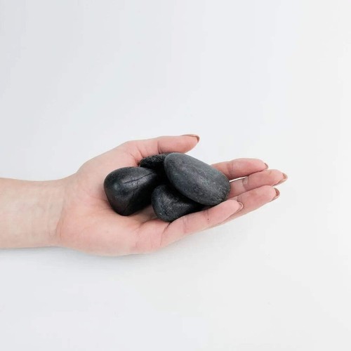 Black polished pebbles - black,