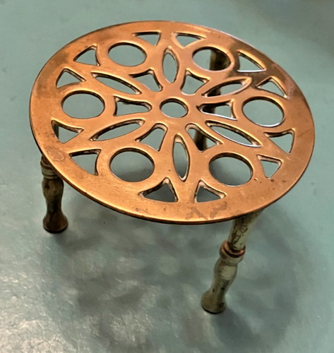 Antique round trivet style - round,