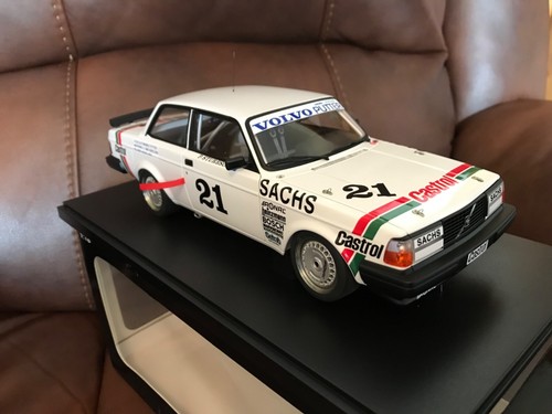 Autoart volvo 240 turbo - 1/18,