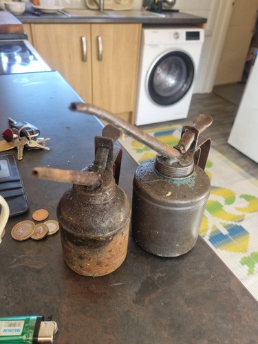 Vintage oil cans ends - ends, missing