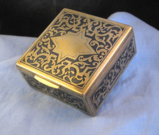 LOVELY ANTIQUE BOULLE BOX CIGARETTE JEWELLERY TRINKET TABLE INLAID BRASS & WOOD