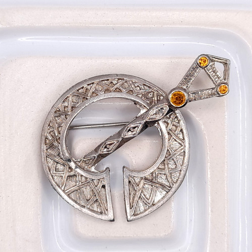 Penannular celtic brooch - penannular,
