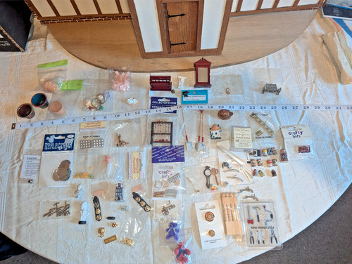 Huge dolls house miniature - dolls, lot