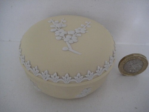 Rare wedgwood lemon yellow - rare,