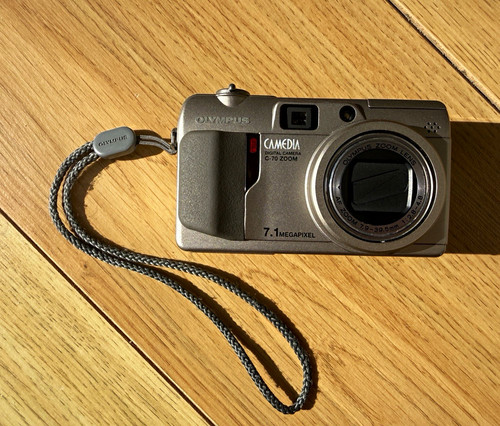 Olympus camedia zoom - camedia,