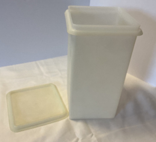 Tupperware cracker keeper - tupperware,