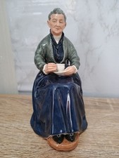 A LOVELY ROYAL DOULTON HN2322 "THE CUP OF TEA"  FIGURE. Approx 17½cms