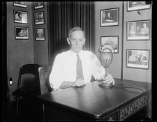 Photo:Columbia Radio Man at