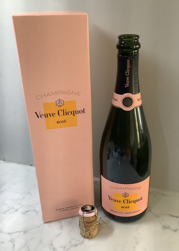 Veuve clicquot rose champagne - veuve,