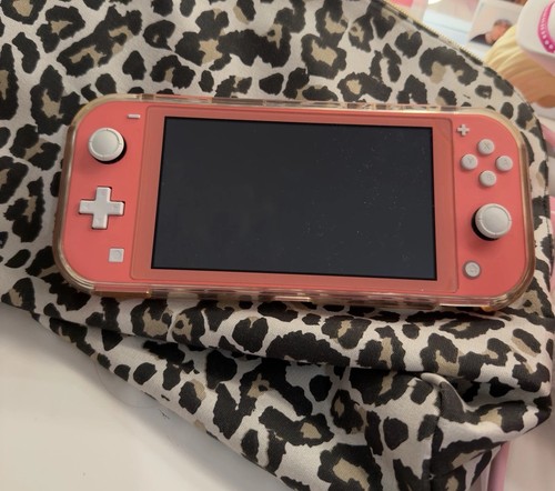 Nintendo switch lite used - nintendo,