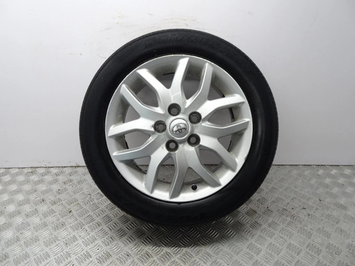 Toyota auris genuine - toyota,