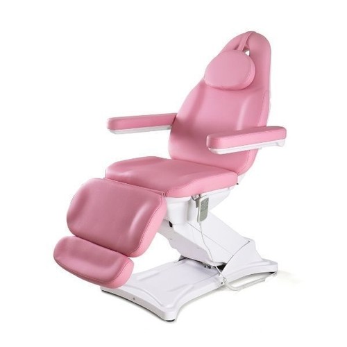 Aglaia esthetician bed facial