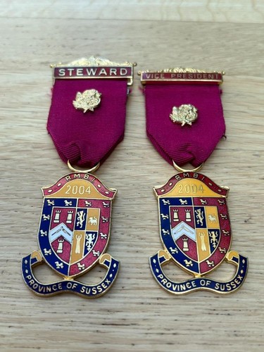 Two 2004 masonic - 2004, r.m.b.i
